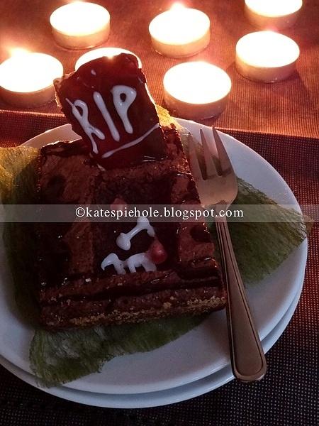 Brownie z migdałami na Halloween