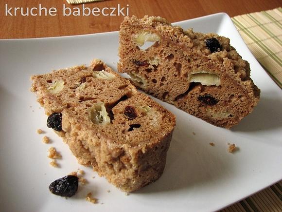 Cynamonowe ciasto z jabłkami i żurawiną