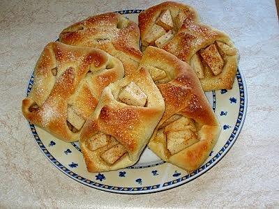 Drożdżówki z jabłkami