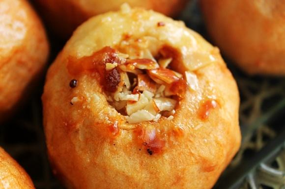 Nadziewane figami pieczone jabłka w miodzie – hiszpański deser