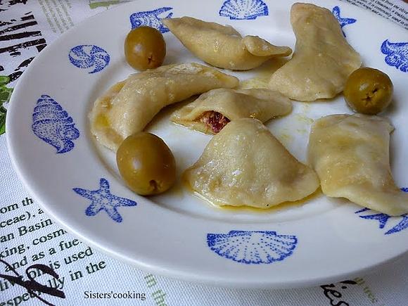 Pierogi z suszonymi pomidorami i ricottą
