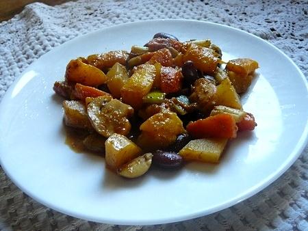 Curry warzywne na bazie dyni z marchewką i fasolą