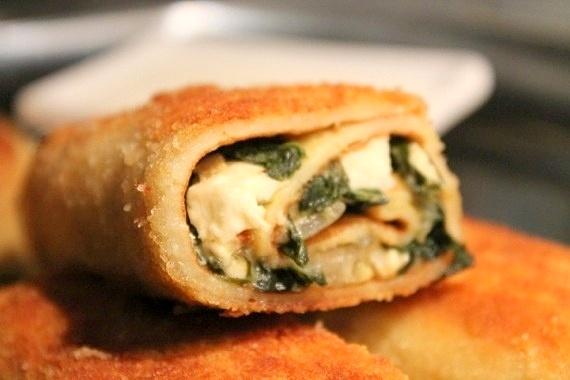 Krokiety ze szpinakiem i fetą na bazie naleśników z maki orkiszowej