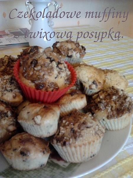 Czekoladowe muffiny z Twixową posypką