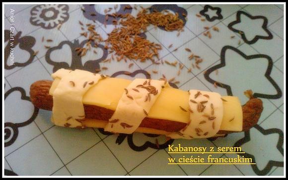 Kabanosy z serem w cieście francuskim