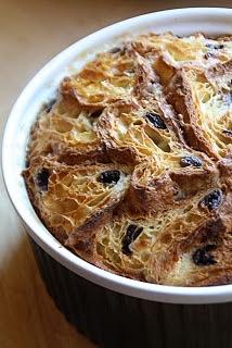 Pudding z pain-au-chocolat z jabłkami i cynamonem