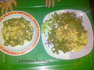 Makaron tagiatelle ze szpinakiem i kurczakiem w sosie