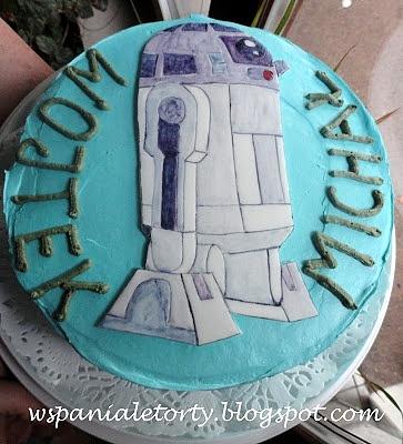 Tort śmietanowy z postacią r2d2 z Gwiezdnych Wojen