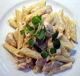 Makaron z sosem śmietanowo-serowym