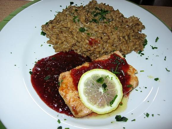 Łosoś w malinach i risotto z brązowego ryżu