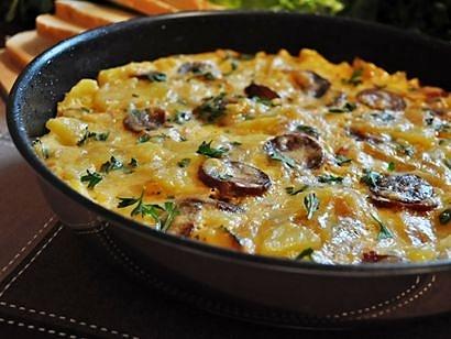 Tortilla z kiełbasą i serem