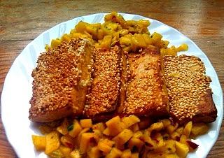 Tofu marynowane z sałatką z mango