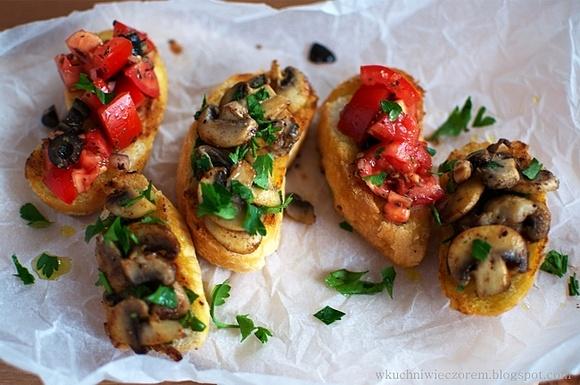 Bruschetta z pomidorami lub pieczarkami