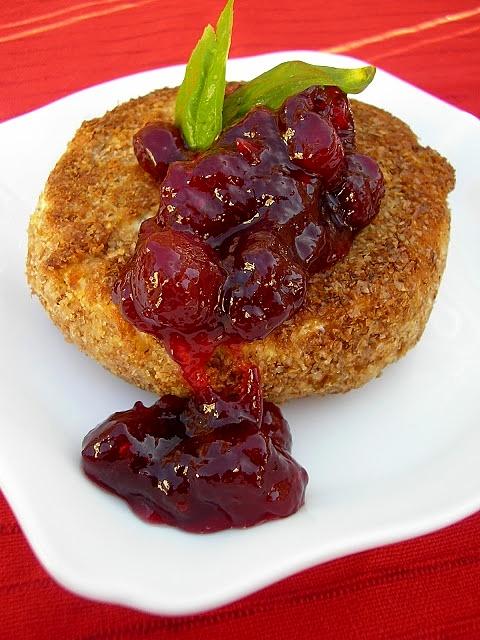 Camembert w otrębach z żurawiną