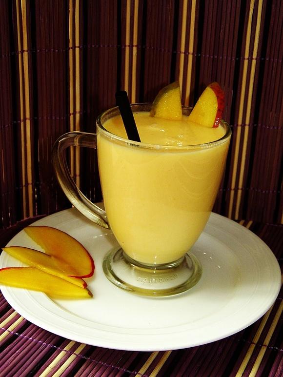 Mango Lassi kokosowe lekkie orzeźwiające napój naturalny