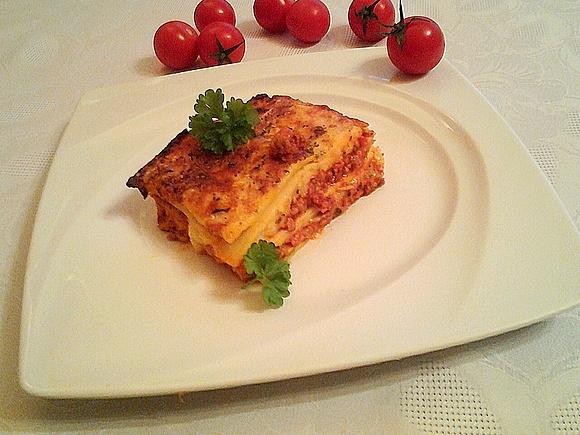 Lasagne z mięsem - włoski przepis na zapiekankę z serem i mięsem