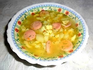 Zupa z zacierkami, ziemniakami, parówkami, boczkiem i warzywami