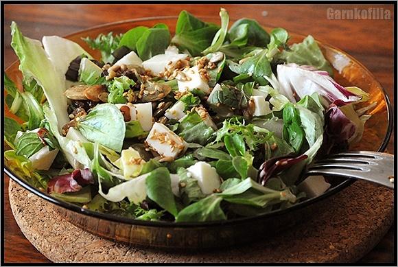 Sałatka z halloumi miętą i bazylią
