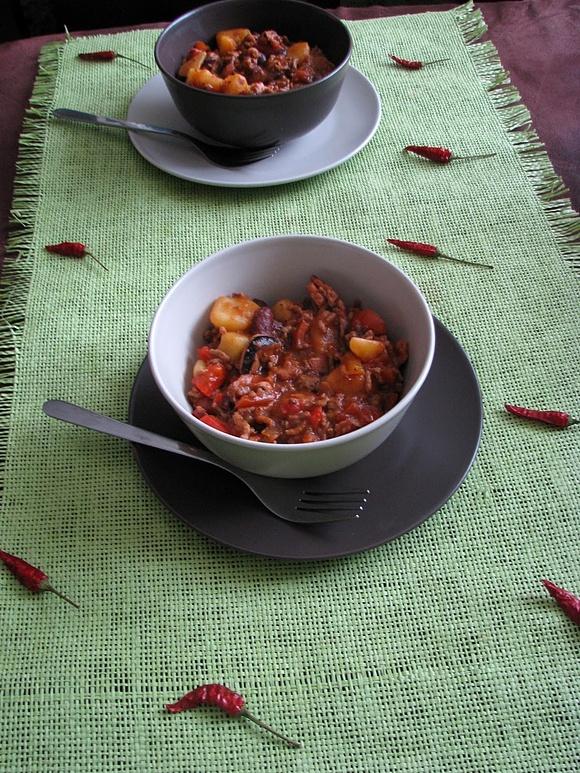 Chili con carne przepis na danie jednogarnkowe
