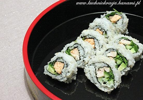 Uramaki zushi z kurczakiem i pieczonym łososiem