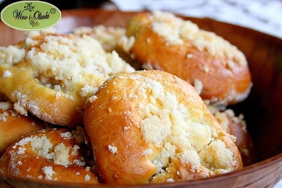 Mini-bułeczki drożdżowe z jabłkami i cynamonem