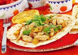 Taco z kurczakiem, fasolą i pikantną papryczką