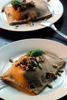 Pieczone pierogi z dyniowym nadzieniem