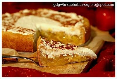 Bawarski placek jabłkowy z bitą śmietaną
