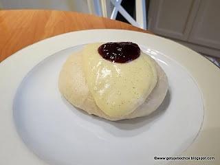 Pampuchy z sosem waniliowym