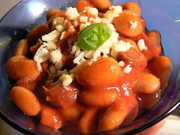 Fasolka z pieca z warzywami i serem mozzarella