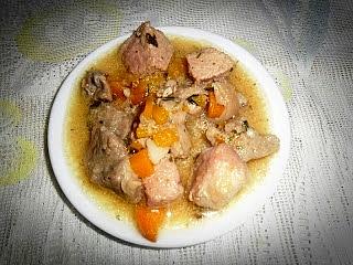 Pikantny gulasz z wieprzowiny i warzyw