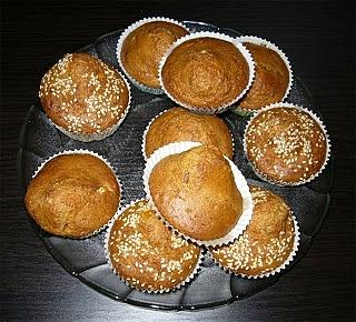 Dynowe muffinki z sezamem