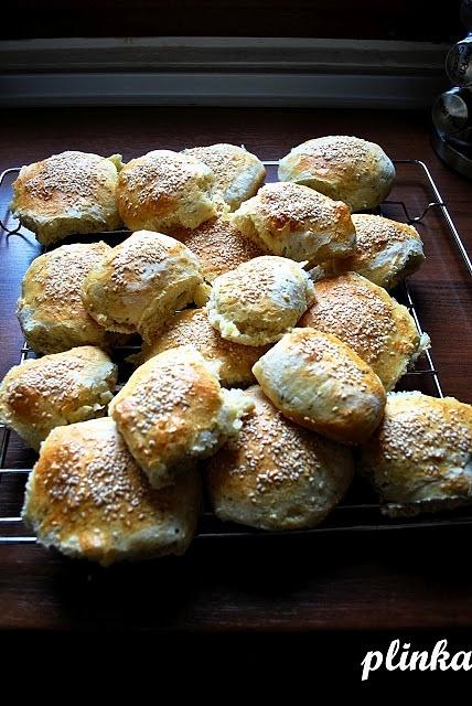 Bułeczki ze szczypiorkiem i serem brie
