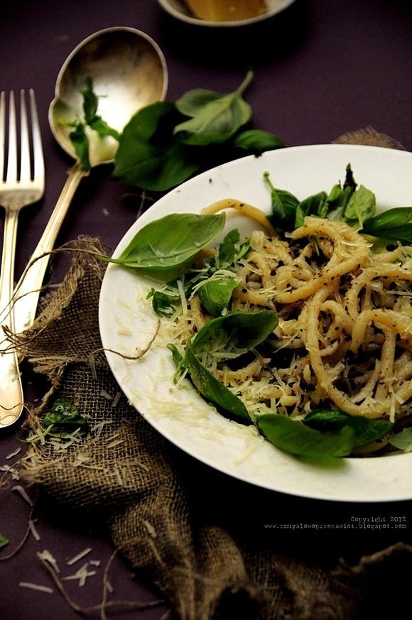 Pici al tartufo z pastą truflową i bazylią