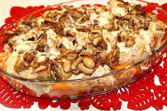 Pieczona pierś z kurczaka na warzywach z pary