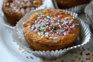Muffiny budyniowe z truskawkami