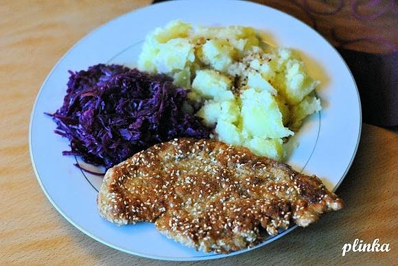 Kotlet z piersi kurczaka w chrupiącej sezamowej panierce