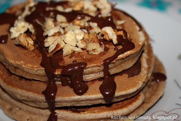 Korzenne pancakes z miodem, orzechami i czekoladą