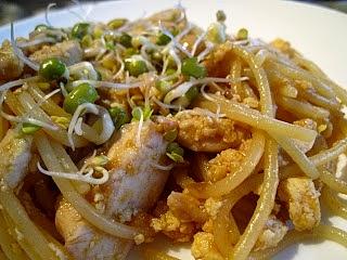 Kurczak po tajsku z pastą Pad Thai