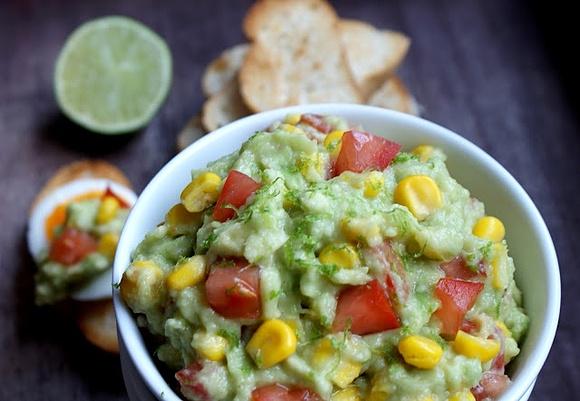 Guacamole - przepis na pikantny sos z awokado