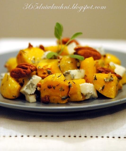 Pieczona dynia z serem gorgonzola i orzechami pekan