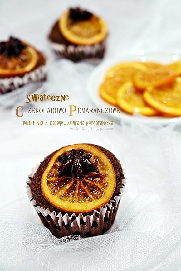 Świąteczne czekoladowo-pomarańczowe muffinki z karmelizowaną pomarańczą