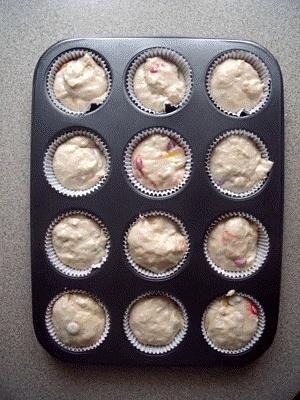Muffinki ze smarties i jogurtem