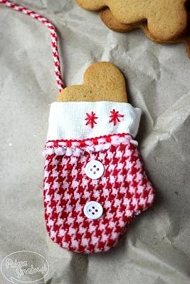 Pepparkakor - korzenne chrupiące ciasteczka z złotym syropem