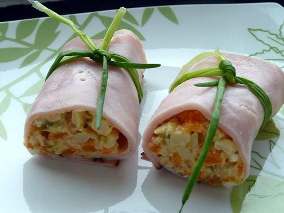 Szynkowa tortilla sałatkowa