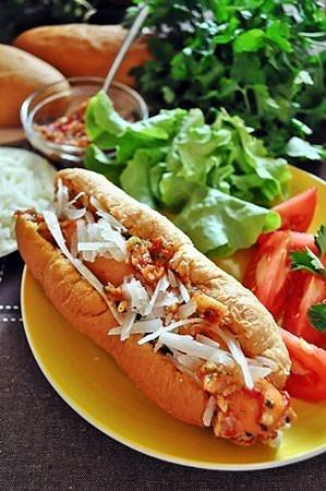 Hot dogi czosnkowo-serowe