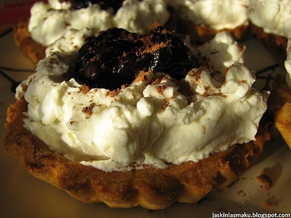 Tartaletki z mascarpone i aronią