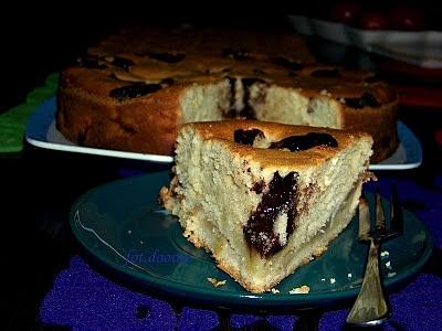 Babka z białek z jabłkiem i śliwkową nutellą