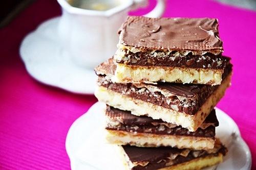 Domowe wafelki z nugatem i orzechami laskowymi
