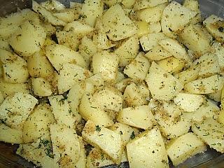 Pieczone ziemniaki z koperkiem i przyprawami